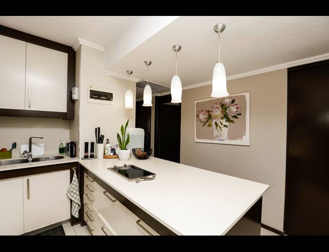 2 BEDROOM APARTMENT FOR SALE IN UMHLANGA CENTRAL